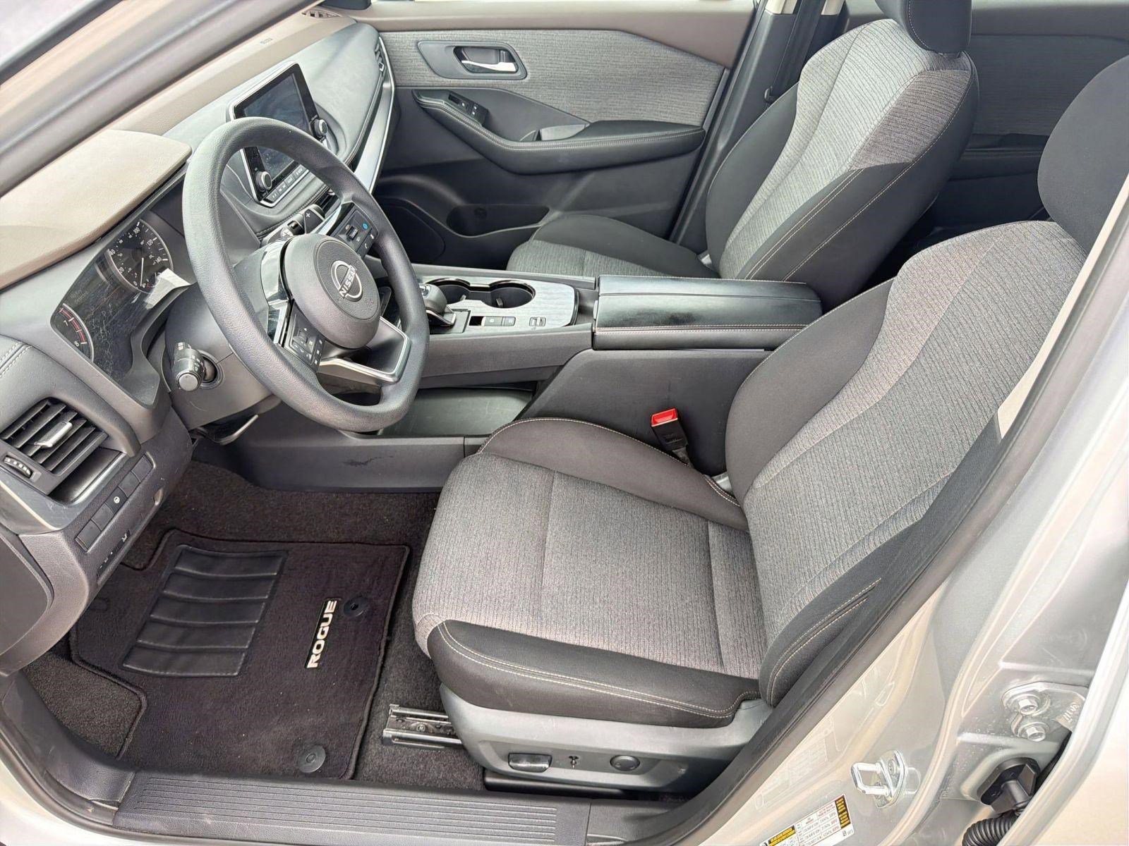 Used 2023 Nissan Rogue SV image 5