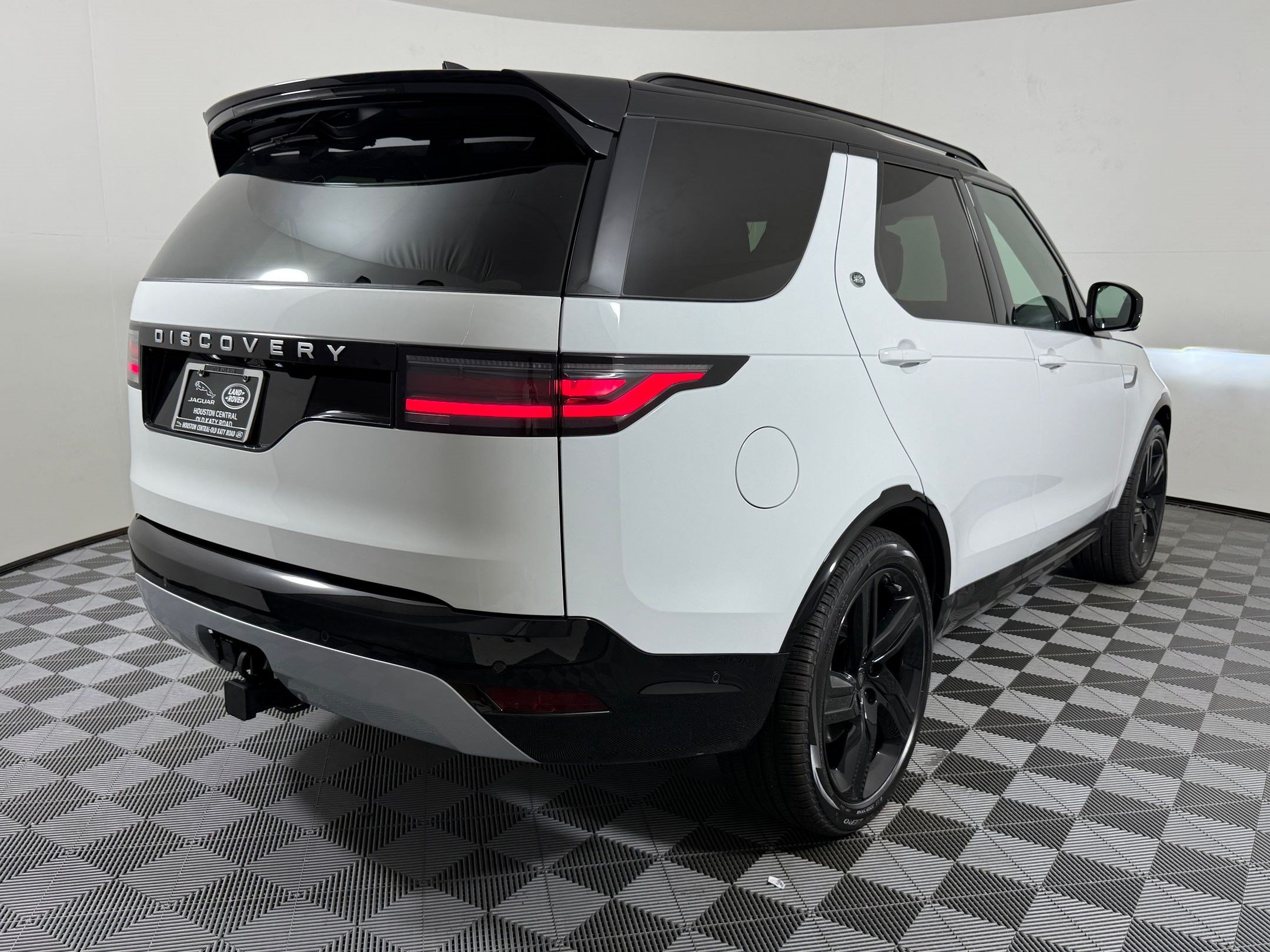 New 2026 Land Rover Discovery Limited Edition AWD/4WD image 9