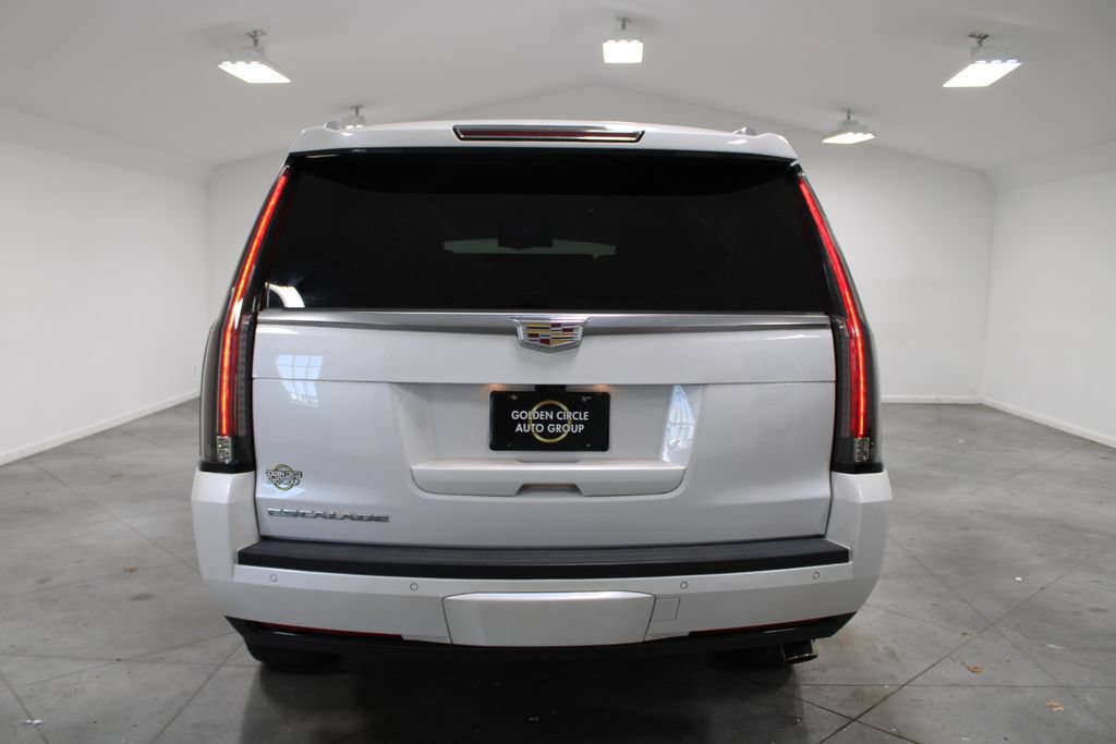 Used 2020 Cadillac Escalade Premium Luxury AWD/4WD image 9
