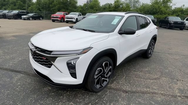 New 2026 Chevrolet Trax RS w/ Sunroof Package FWD image 6
