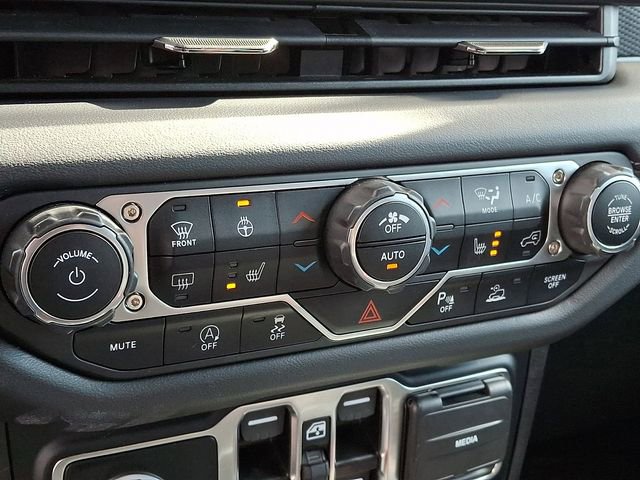 Used 2024 Jeep Gladiator Rubicon AWD/4WD image 18