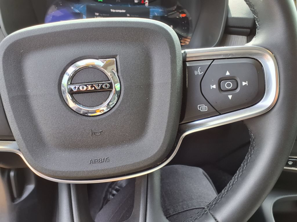 Used 2025 Volvo XC40 B5 Plus AWD/4WD image 22