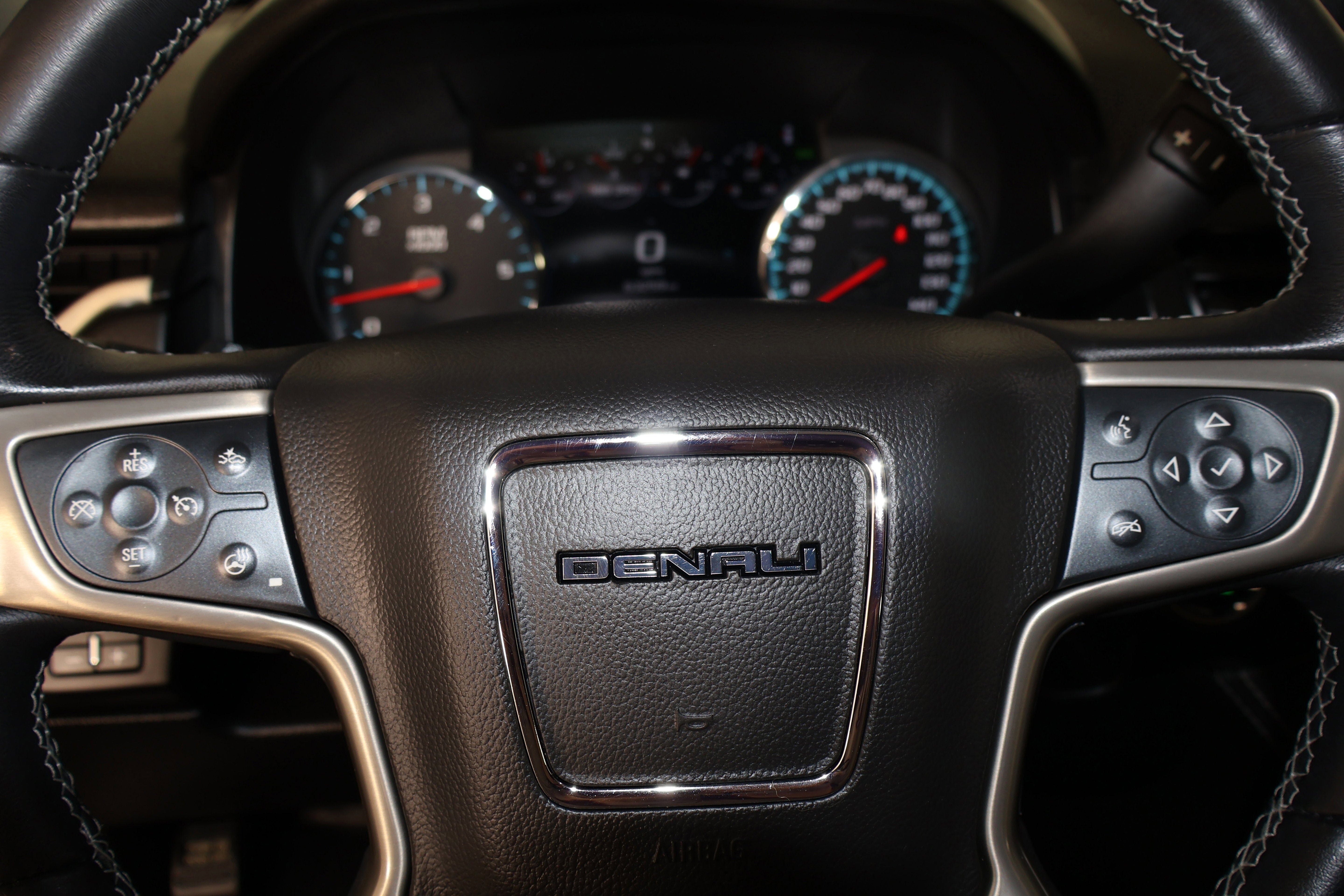 Used 2020 GMC Yukon Denali w/ Open Road Package image 69