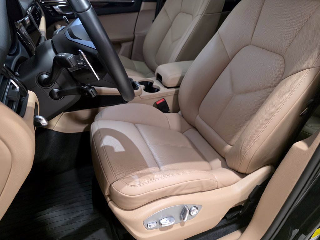 Certified 2026 Porsche Macan AWD/4WD image 22
