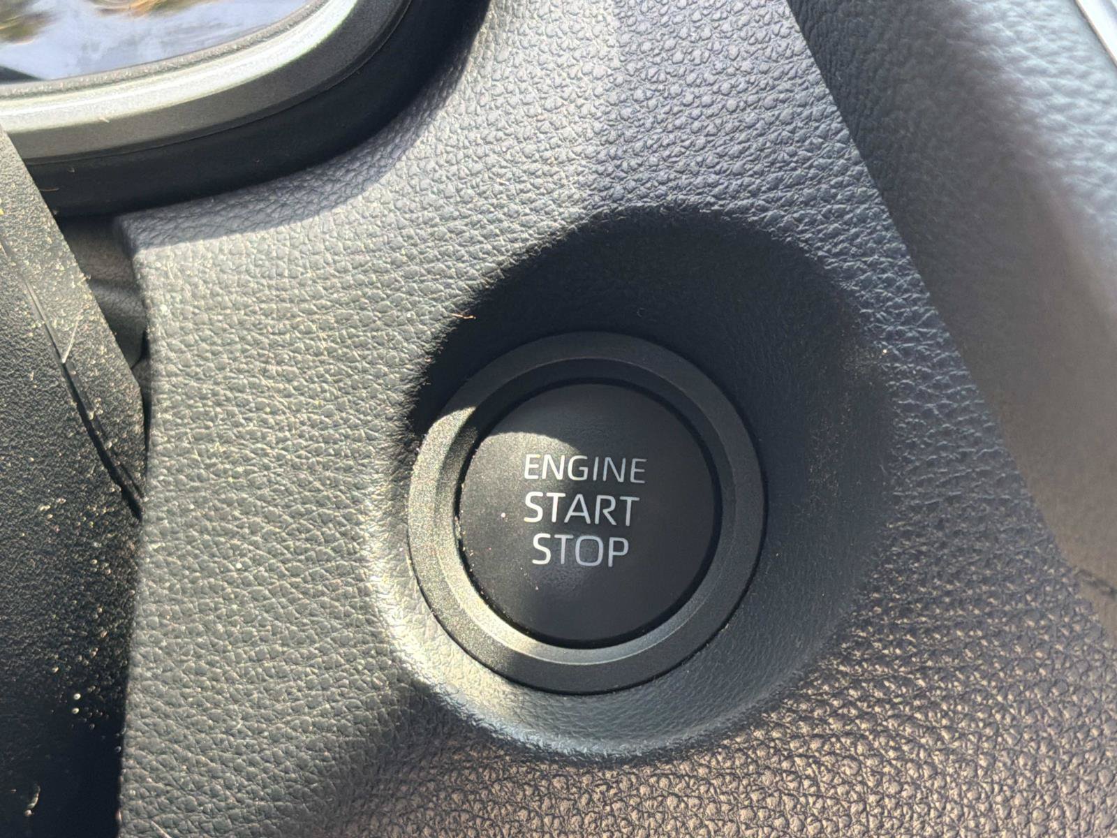 Used 2024 Toyota Corolla Cross XLE w/ Convenience Package FWD image 16