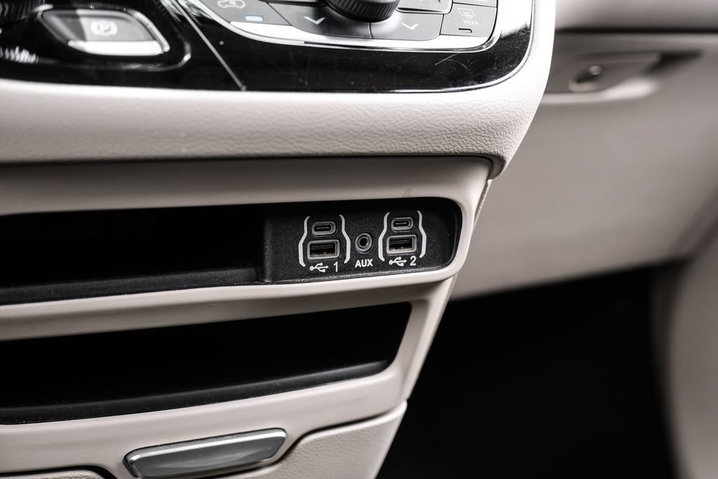 Used 2024 Chrysler Pacifica Touring-L FWD image 36
