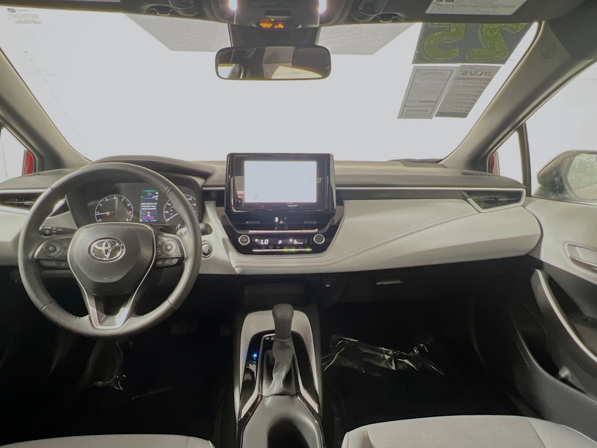 Used 2025 Toyota Corolla SE image 30