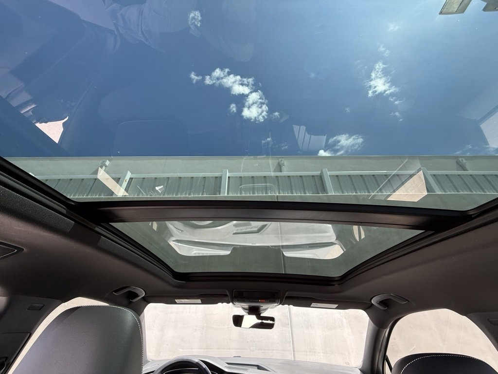 Certified 2024 Volkswagen Tiguan SE R-Line image 9