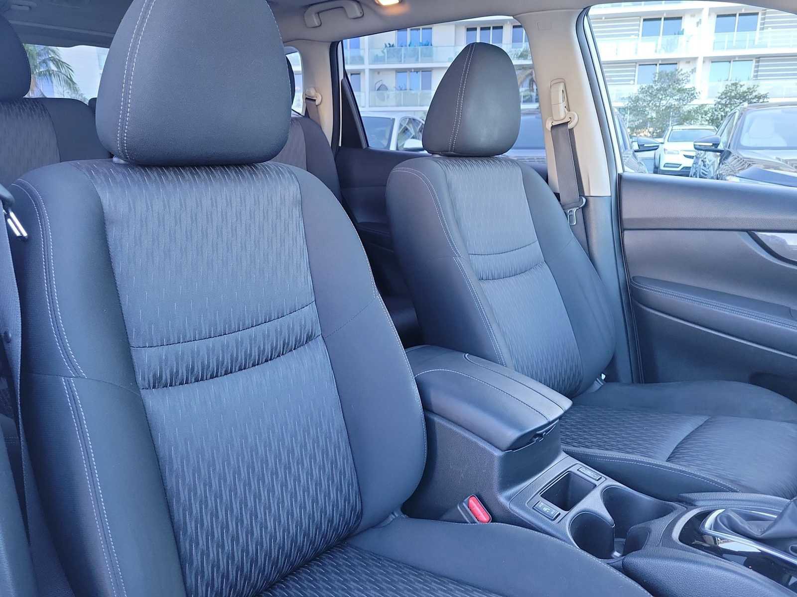 Used 2020 Nissan Rogue SV w/ Sun & Sound Touring Package image 21