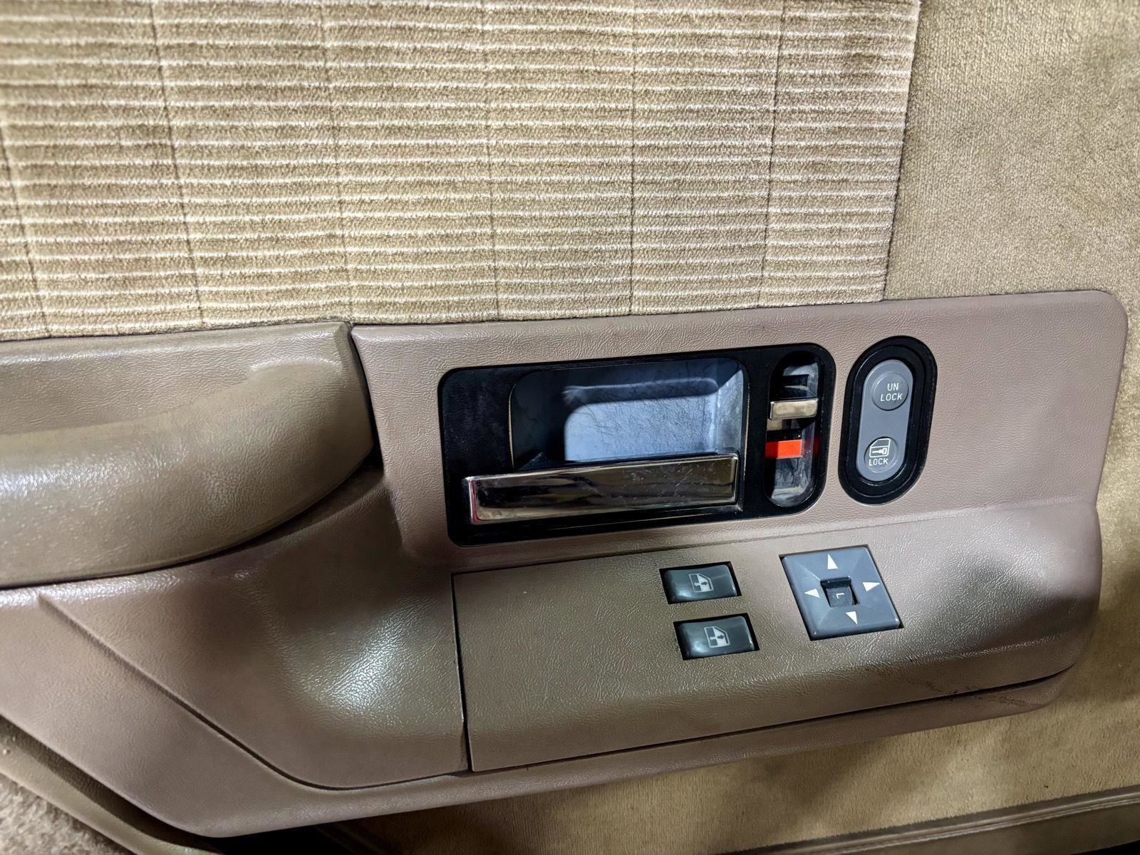 Used 1992 GMC Yukon 4WD 2-Door image 14