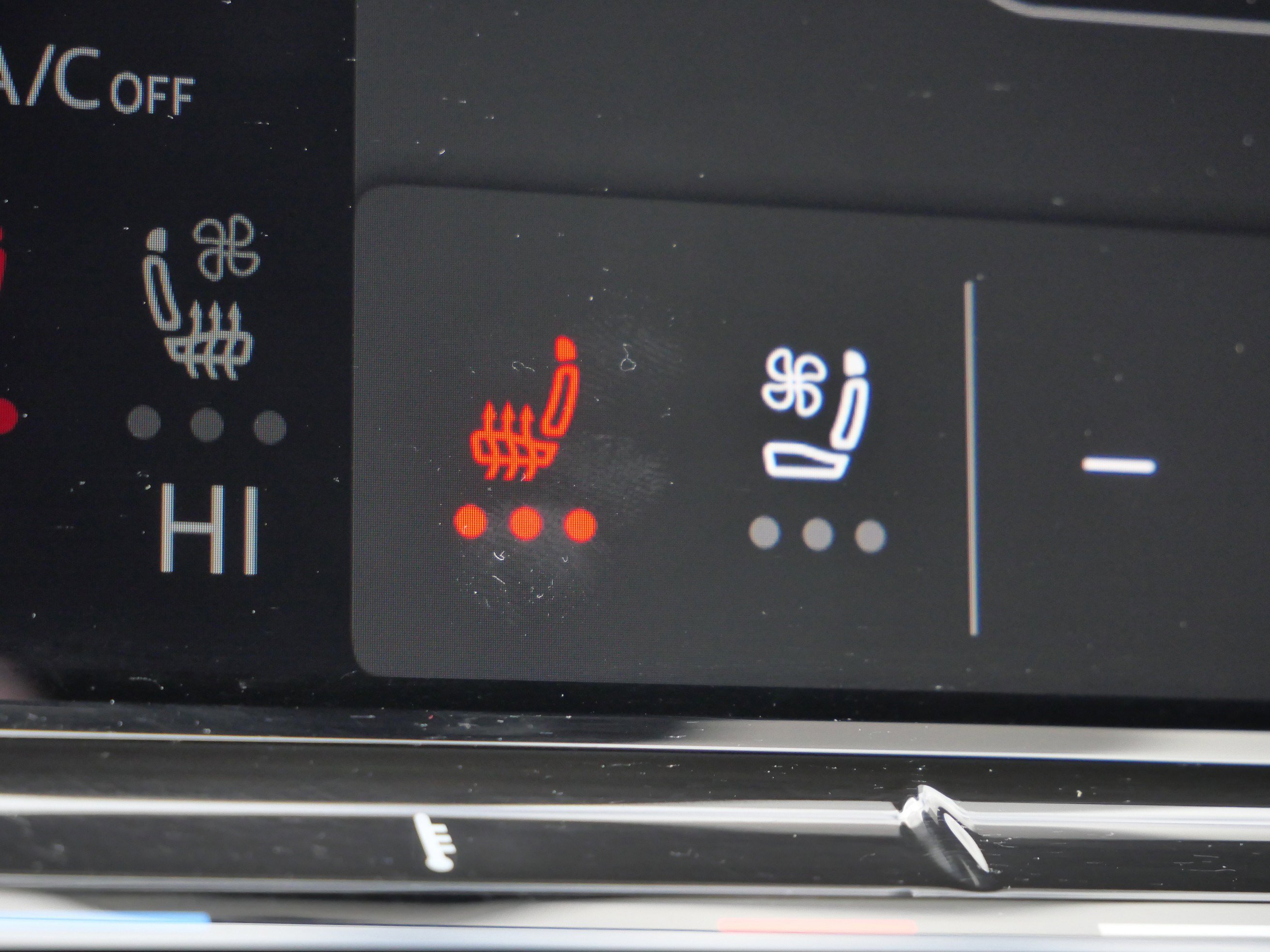 Certified 2025 Volkswagen Atlas SE image 30