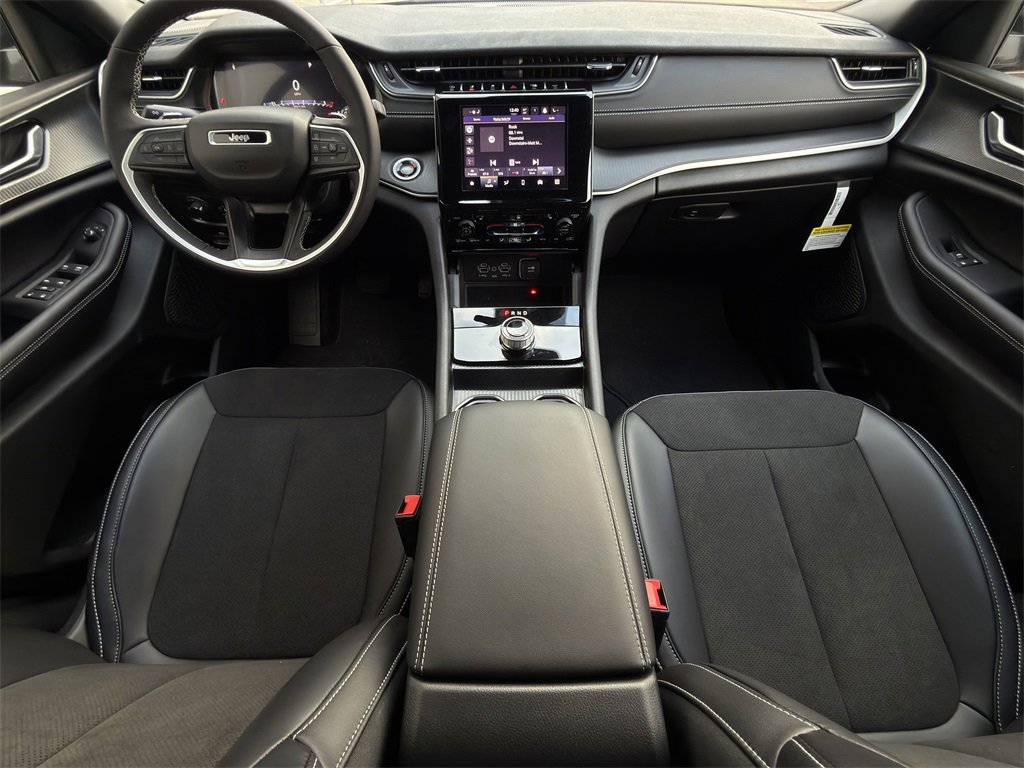 New 2025 Jeep Grand Cherokee L Altitude image 10