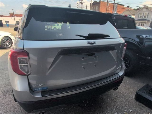 Used 2023 Ford Explorer XLT w/ Equipment Group 202A AWD/4WD image 3