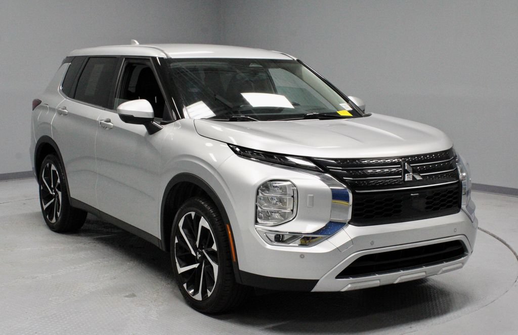 Used 2024 Mitsubishi Outlander SE AWD/4WD image 1