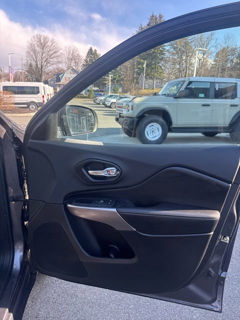 Used 2019 Jeep Cherokee Limited AWD/4WD image 20