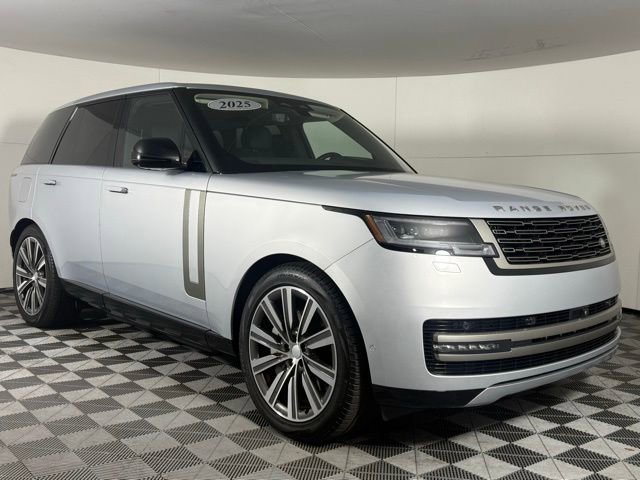 Used 2025 Land Rover Range Rover SE image 11