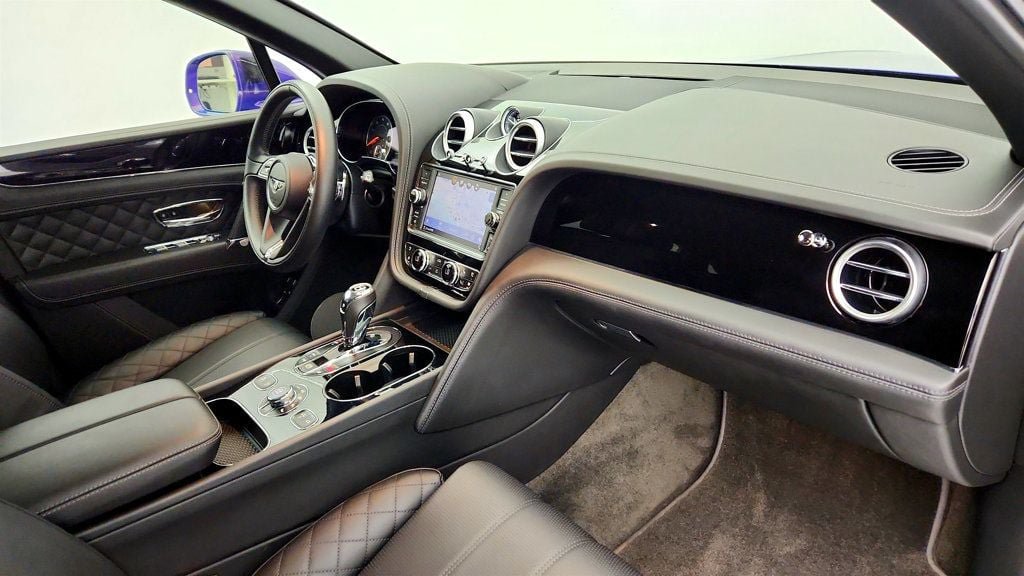 Used 2018 Bentley Bentayga AWD/4WD image 38