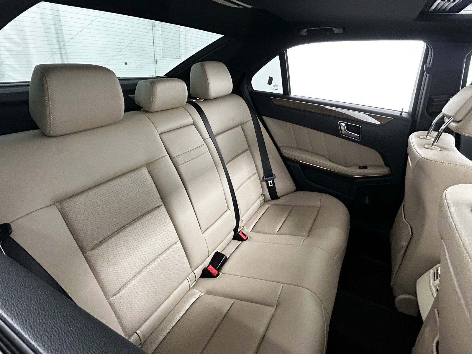 Used 2010 Mercedes-Benz E 350 4MATIC Sedan image 42