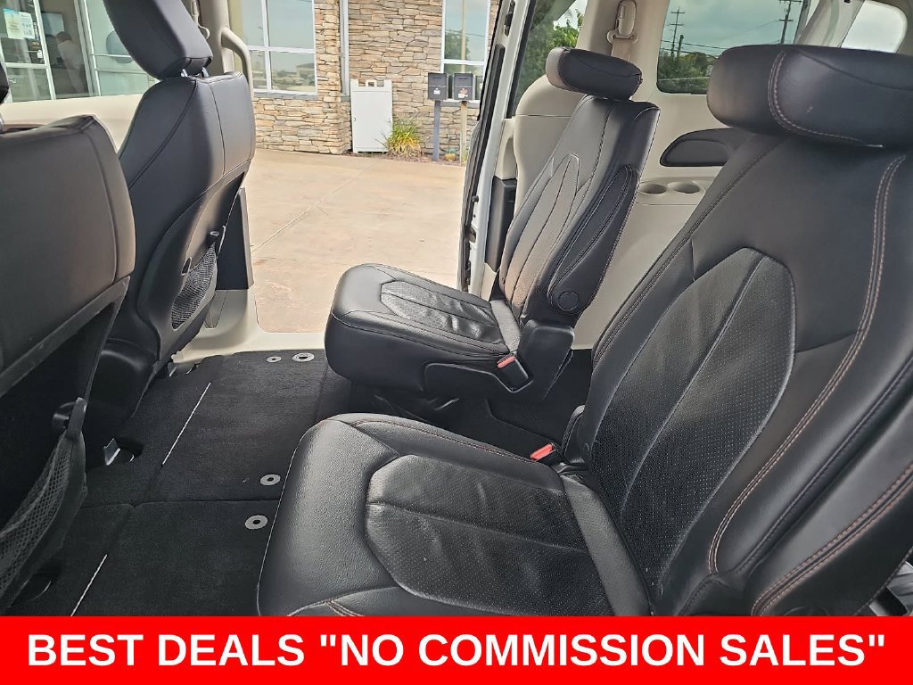 Used 2018 Chrysler Pacifica Touring-L FWD image 15