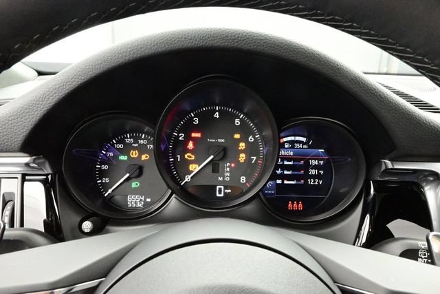 Certified 2025 Porsche Macan AWD/4WD image 9