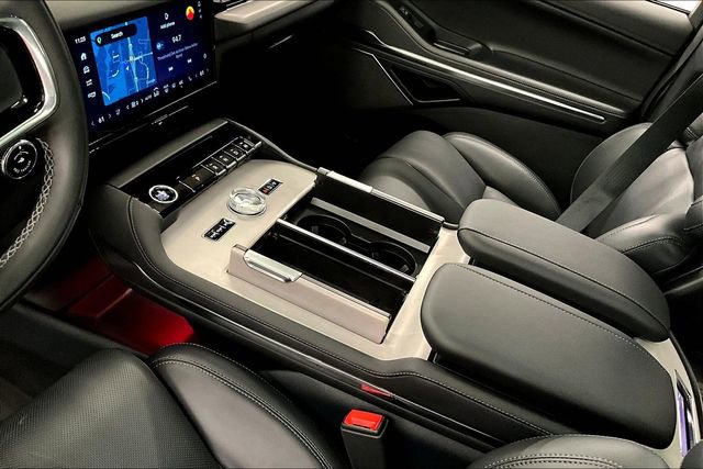 Used 2025 Lincoln Navigator Reserve w/ Jet Appearance Package image 18