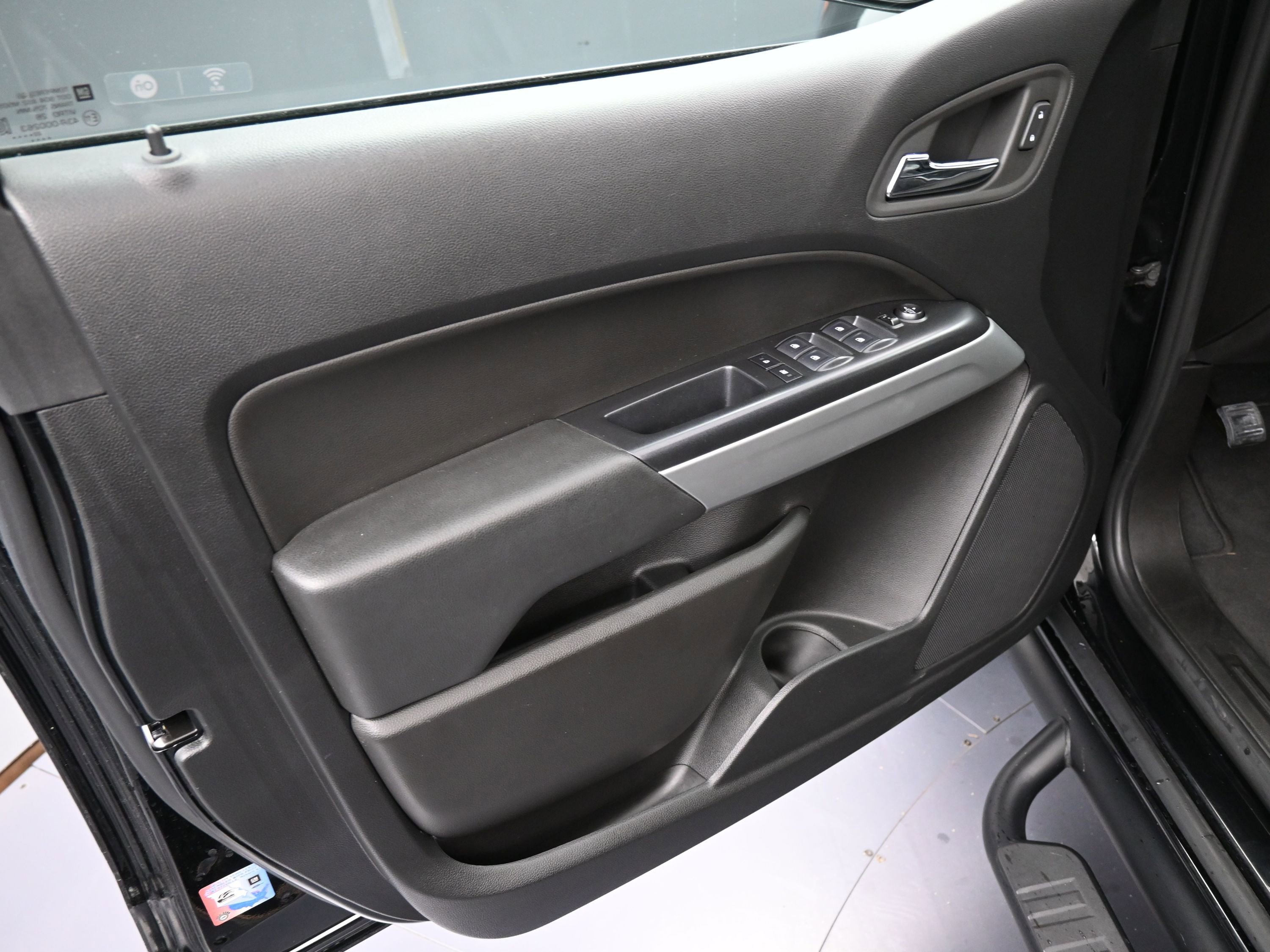 Certified 2022 Chevrolet Colorado LT w/ LPO, Tonneau and Step Package image 13