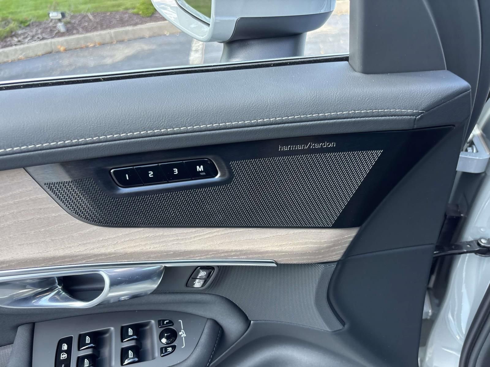 New 2026 Volvo XC90 B6 Plus w/ Protection Package Premier image 12