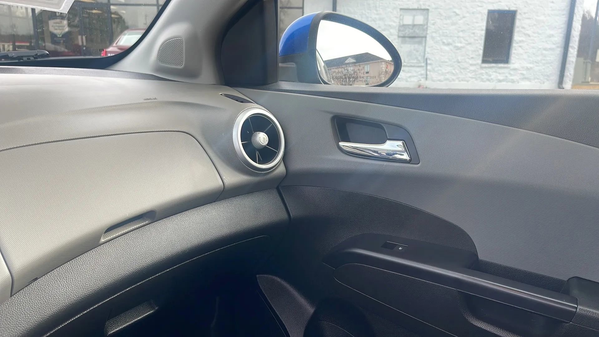 Used 2020 Chevrolet Sonic LT image 23