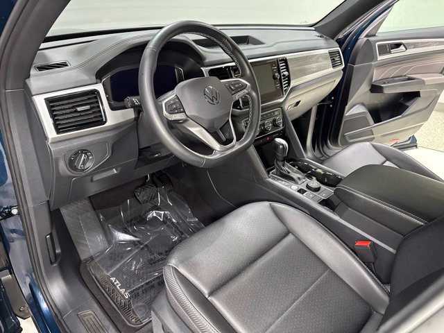 Used 2023 Volkswagen Atlas Cross Sport SE AWD/4WD image 12