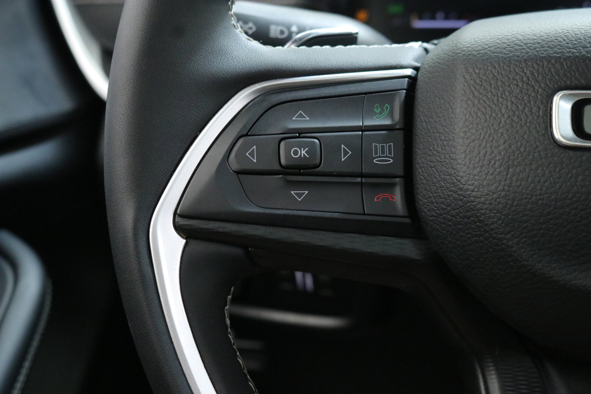 Used 2023 Jeep Grand Cherokee Altitude image 13