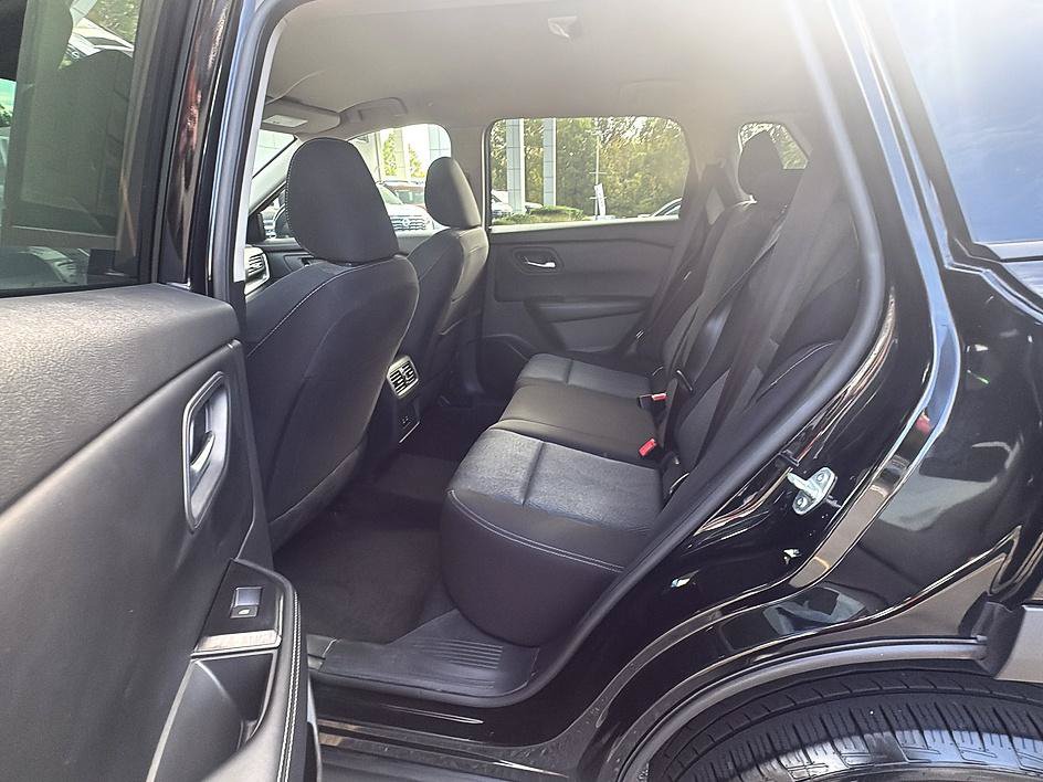 Certified 2025 Nissan Rogue SV AWD/4WD image 17