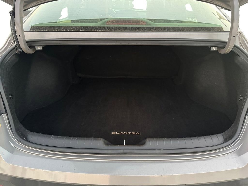 Used 2024 Hyundai Elantra SEL image 9