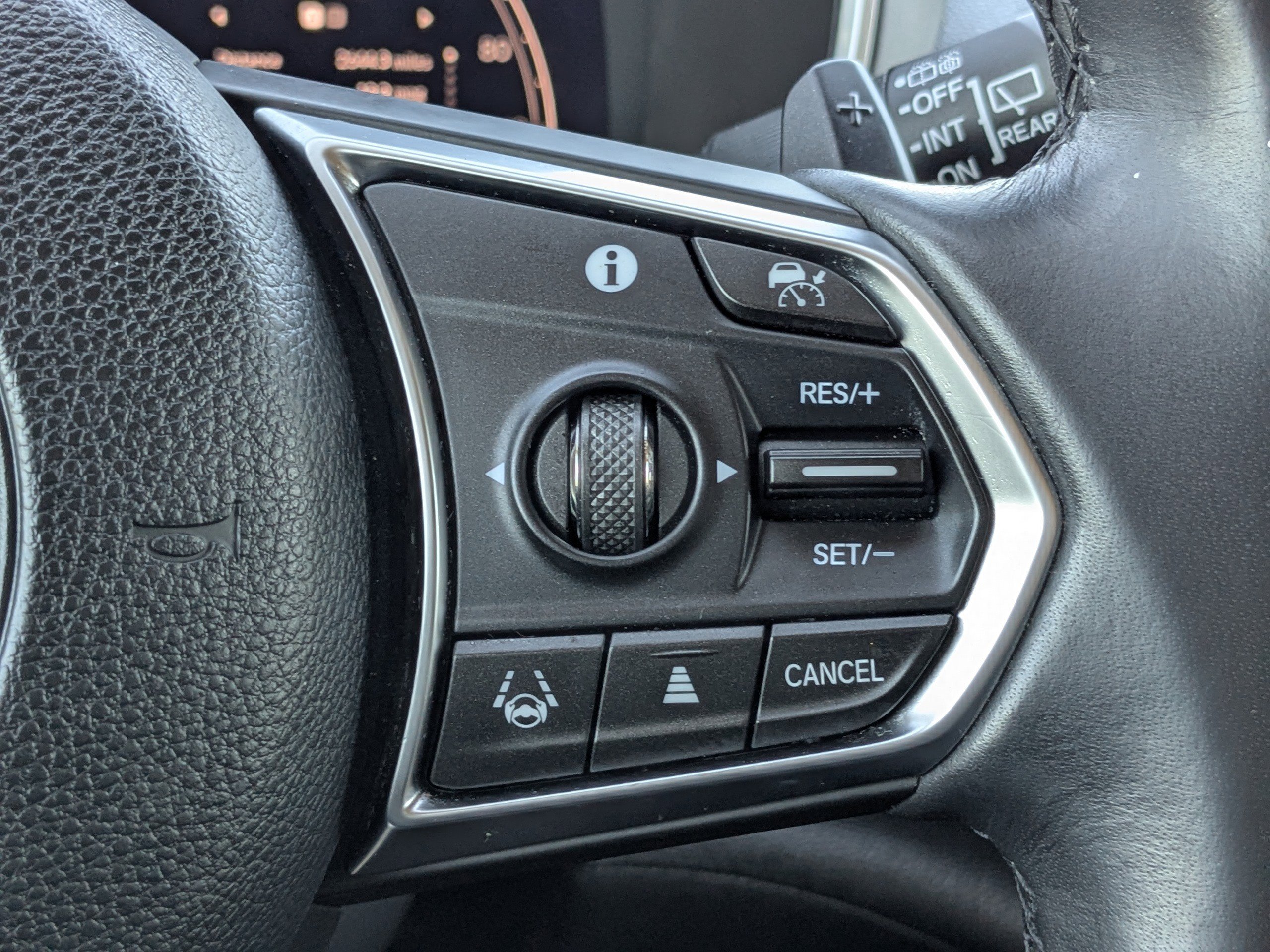 Used 2023 Acura MDX SH-AWD image 28