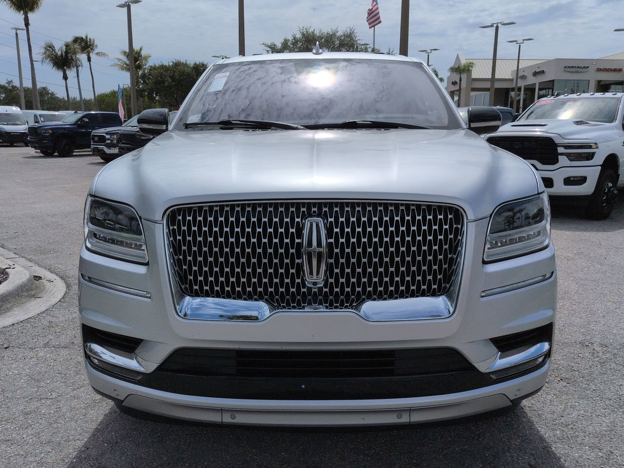 Used 2019 Lincoln Navigator Reserve w/ Cargo Package AWD/4WD image 3