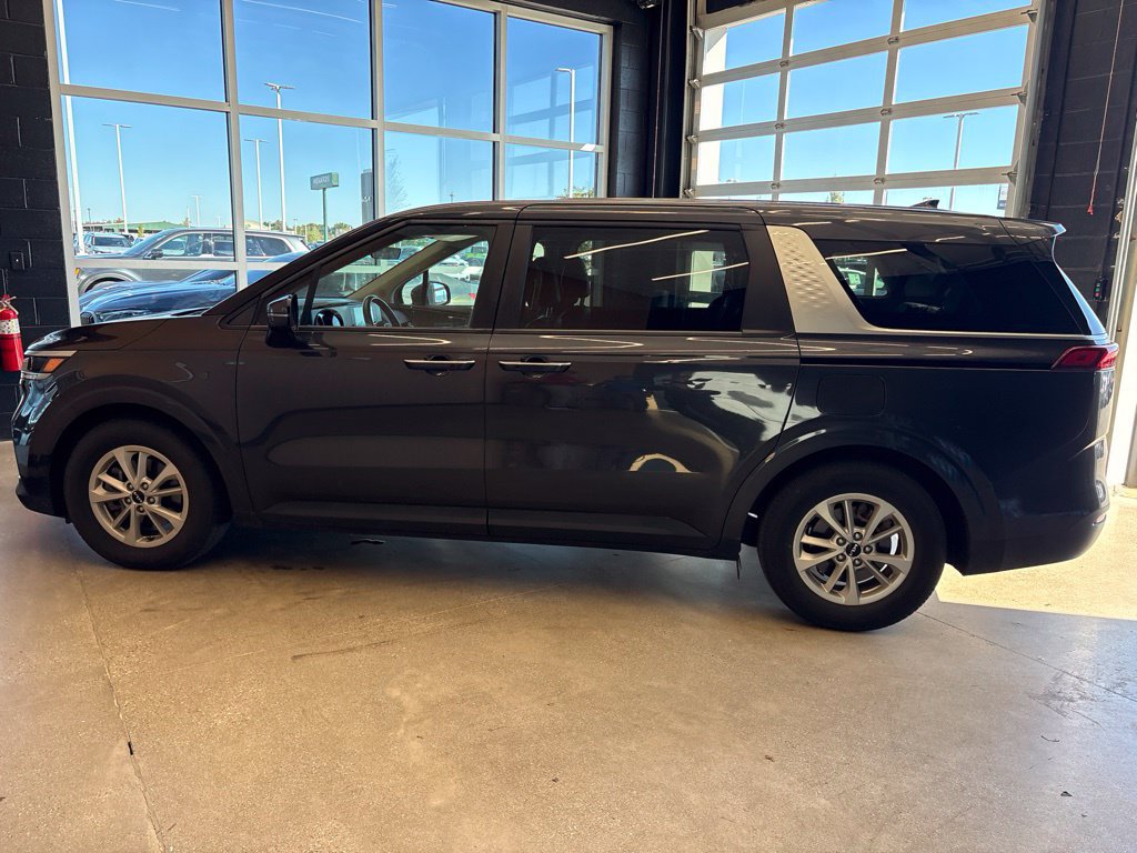 Certified 2024 Kia Carnival LX FWD image 8