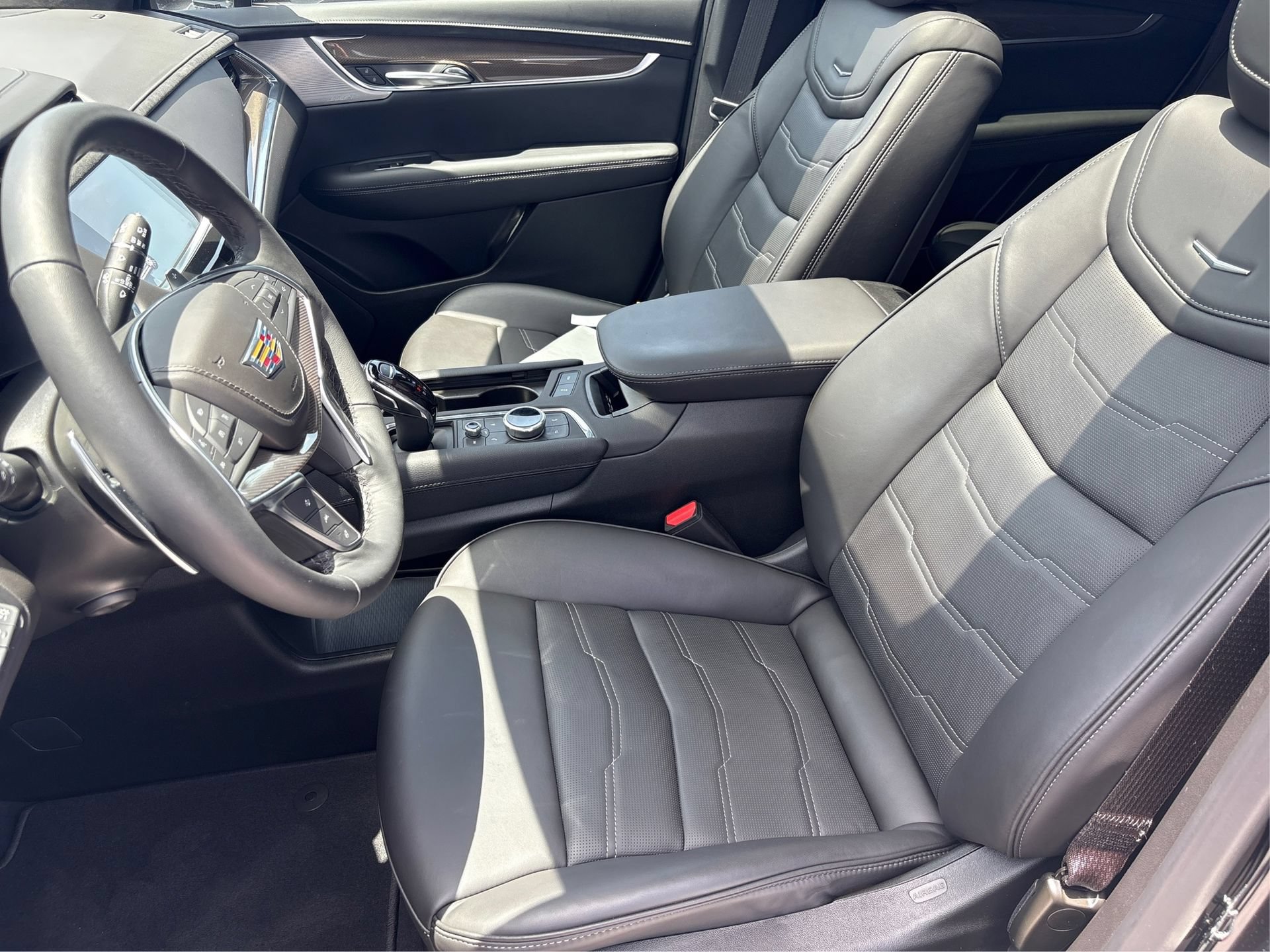 New 2024 Cadillac XT5 Sportv w/ Platinum Package AWD/4WD image 9