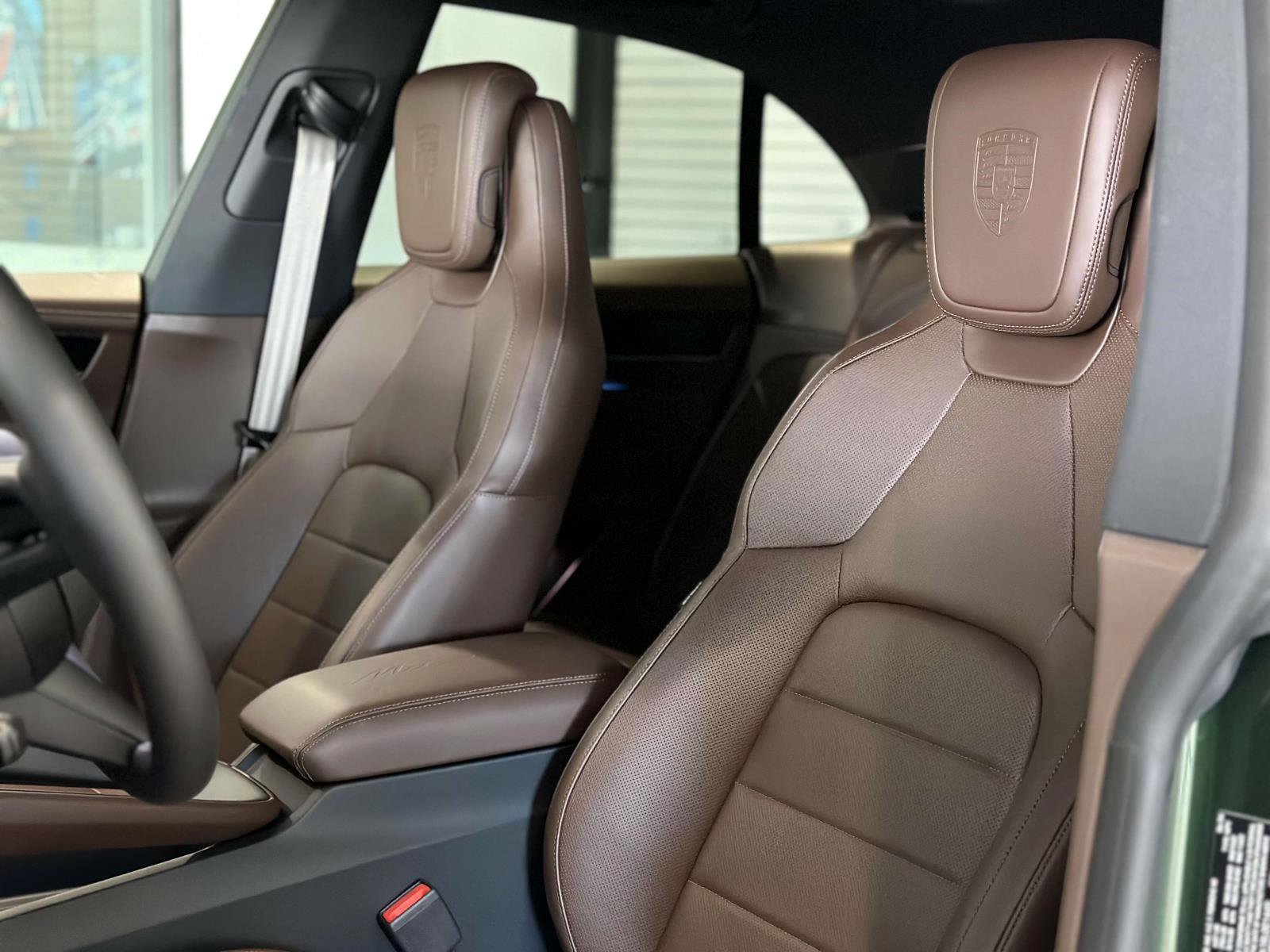 New 2024 Porsche Macan 4 Electric image 5