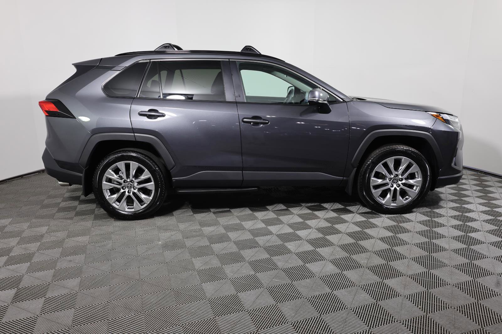Used 2024 Toyota RAV4 XLE Premium FWD image 4