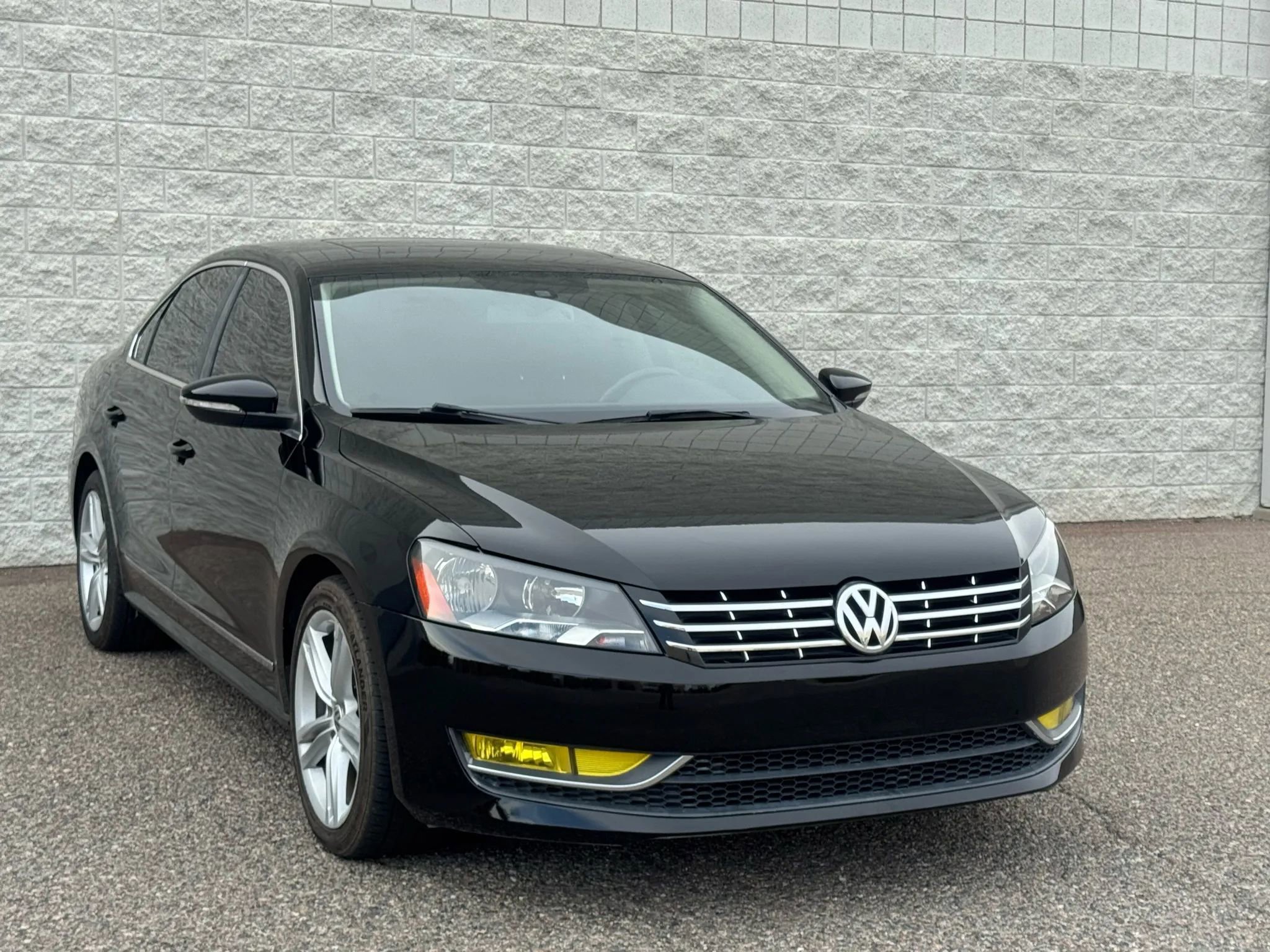 Used 2012 Volkswagen Passat TDI SE image 3