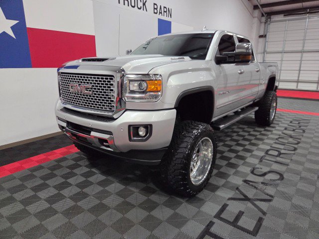 Used 2017 GMC Sierra 2500 Denali w/ Duramax Plus Package image 3