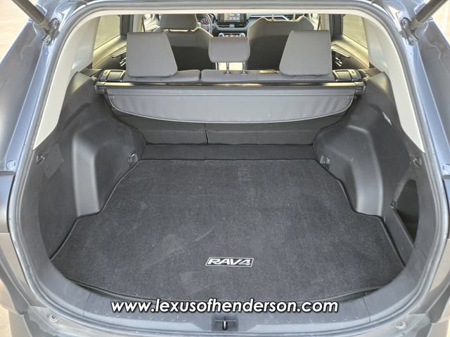 Used 2020 Toyota RAV4 XLE w/ Convenience Package FWD image 15