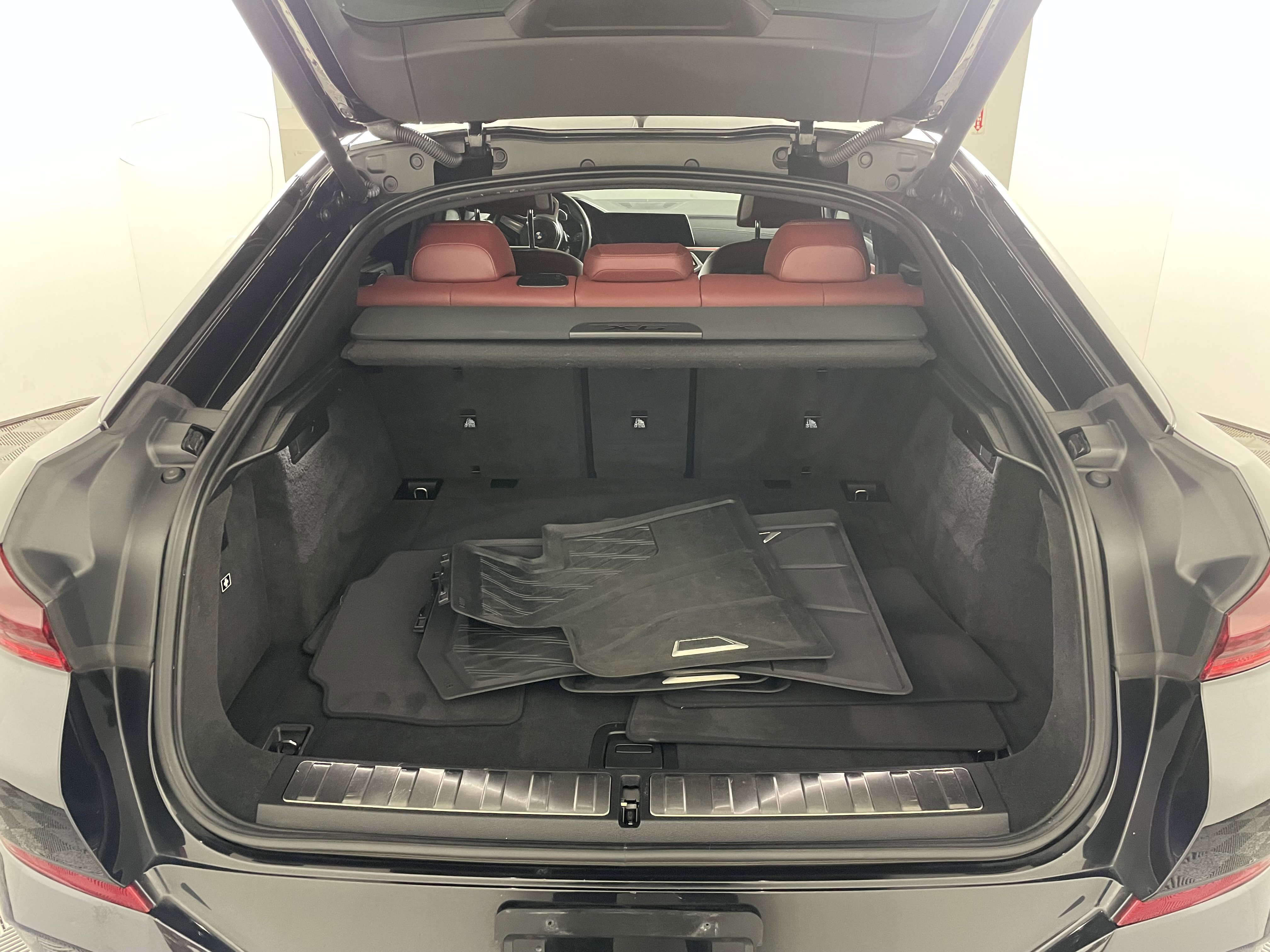 Used 2022 BMW X6 M50i w/ Executive Package image 19