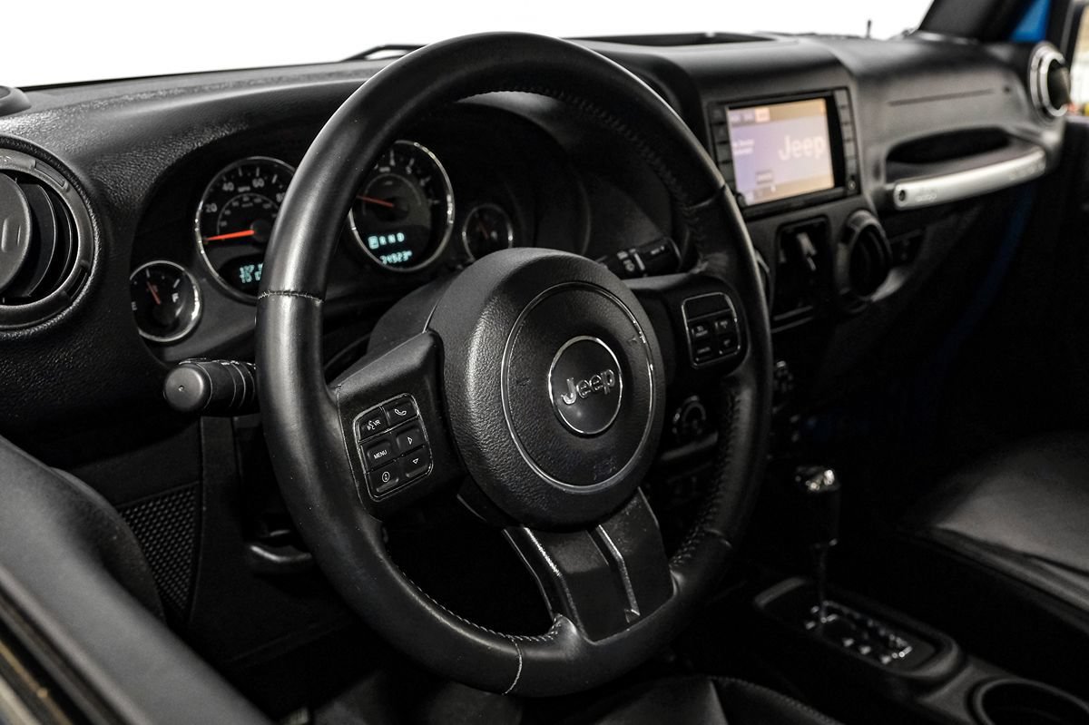 Used 2015 Jeep Wrangler Unlimited Sahara w/ Connectivity Group AWD/4WD image 17