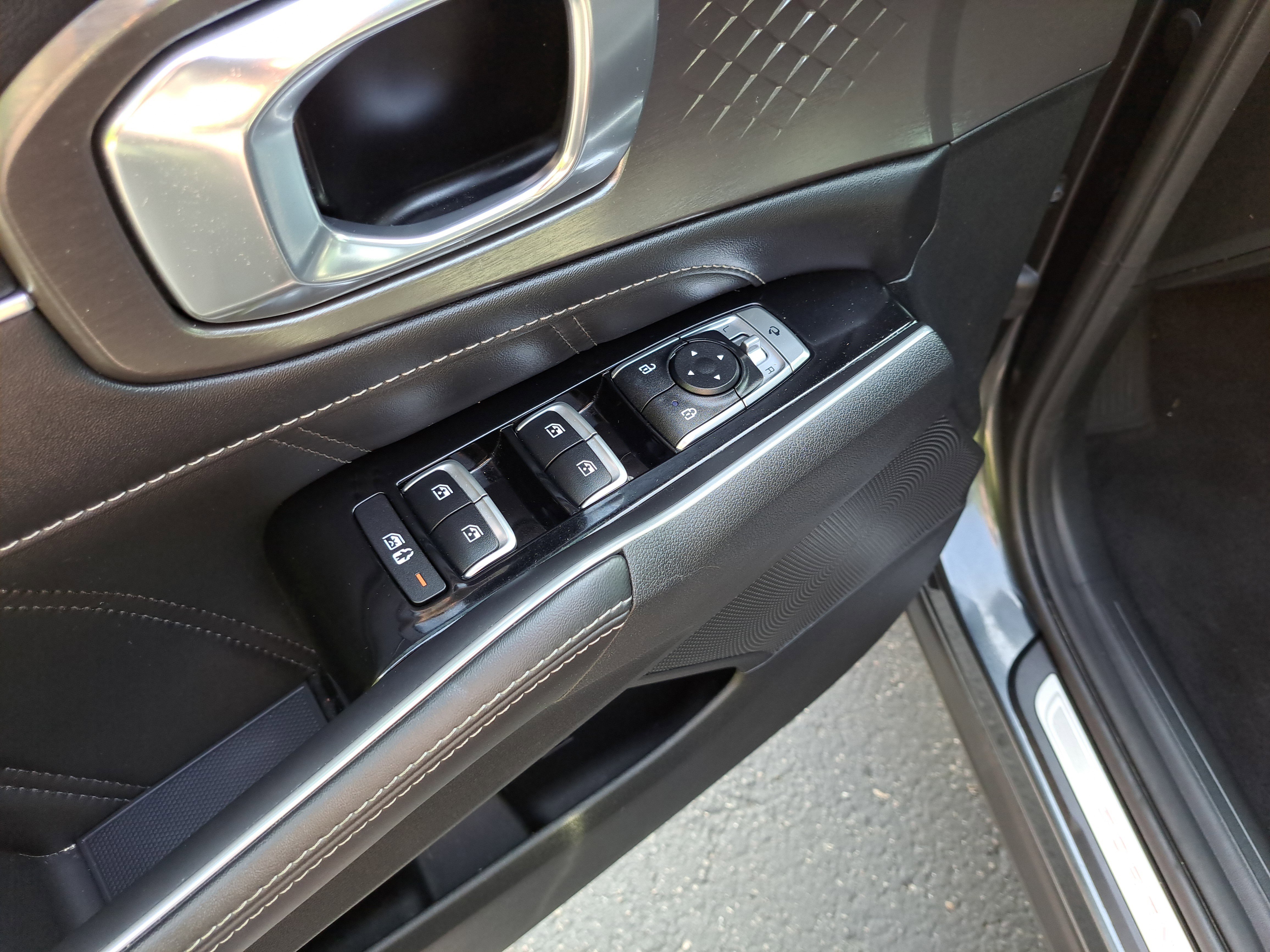 Used 2023 Kia Sorento SX image 15