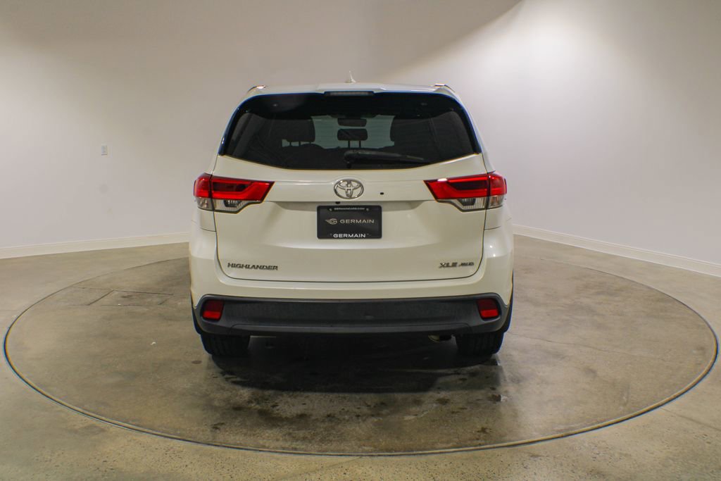 Used 2019 Toyota Highlander XLE AWD/4WD image 4