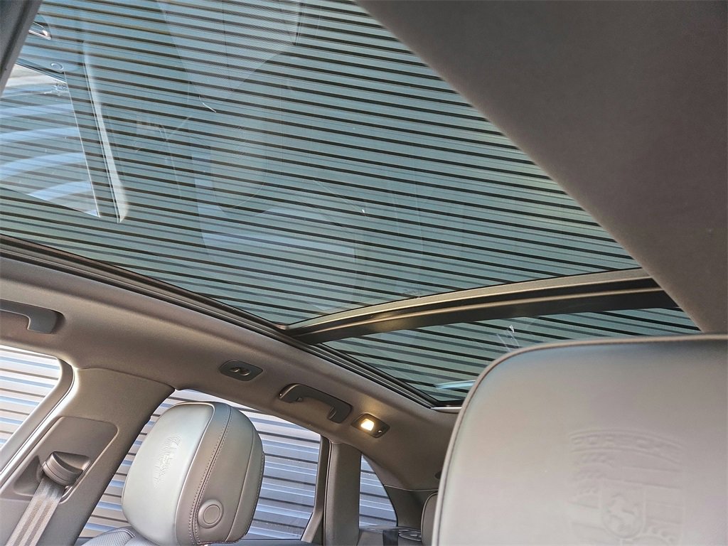 Used 2025 Porsche Macan image 15