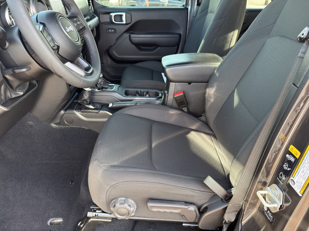 Used 2023 Jeep Gladiator Willys image 12