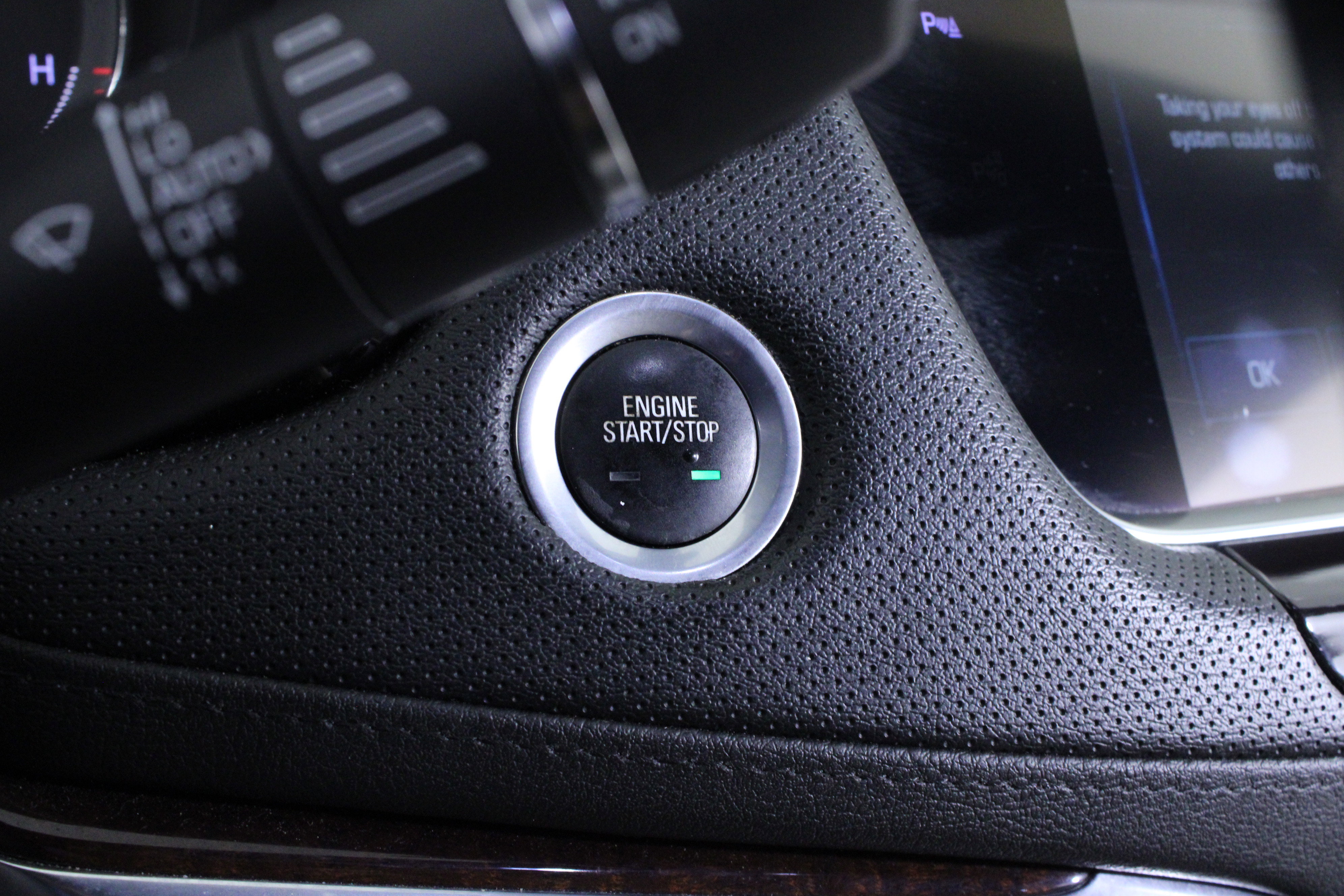 Used 2018 Cadillac XT5 Luxury w/ Driver Awareness Package image 26