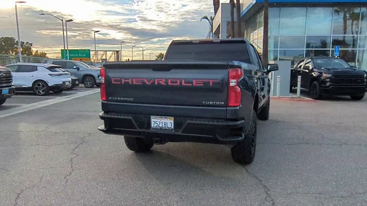 Used 2022 Chevrolet Silverado 1500 Custom Trail Boss AWD/4WD image 7