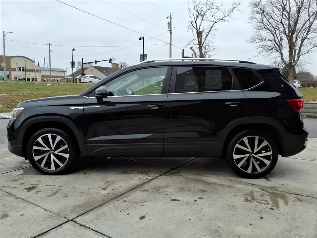 Used 2022 Volkswagen Taos SE w/ Panoramic Sunroof Package image 4